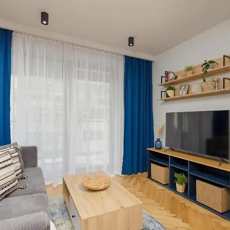 Westfield Burakowska With Parking By Renters * ורשה