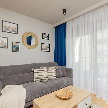 Daire Westfield Burakowska With Parking By Renters Varşova