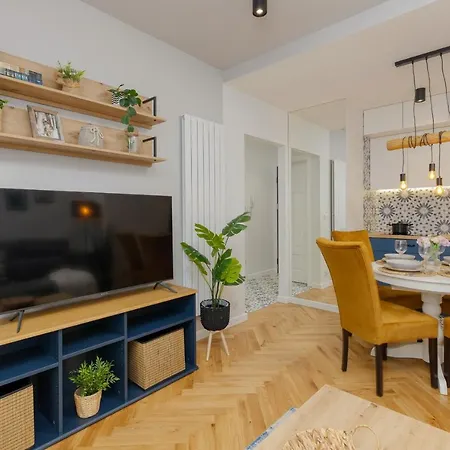 Daire Westfield Burakowska With Parking By Renters *