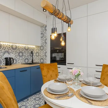 Westfield Burakowska With Parking By Renters